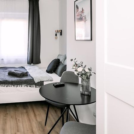 B15 - Wood&Black Apartman Γκιόρ Εξωτερικό φωτογραφία