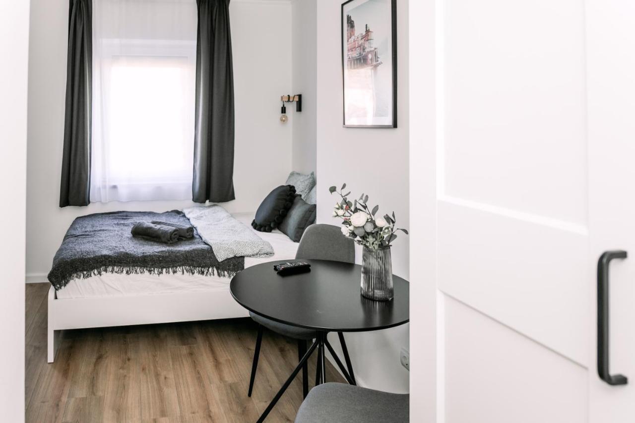 B15 - Wood&Black Apartman Γκιόρ Εξωτερικό φωτογραφία