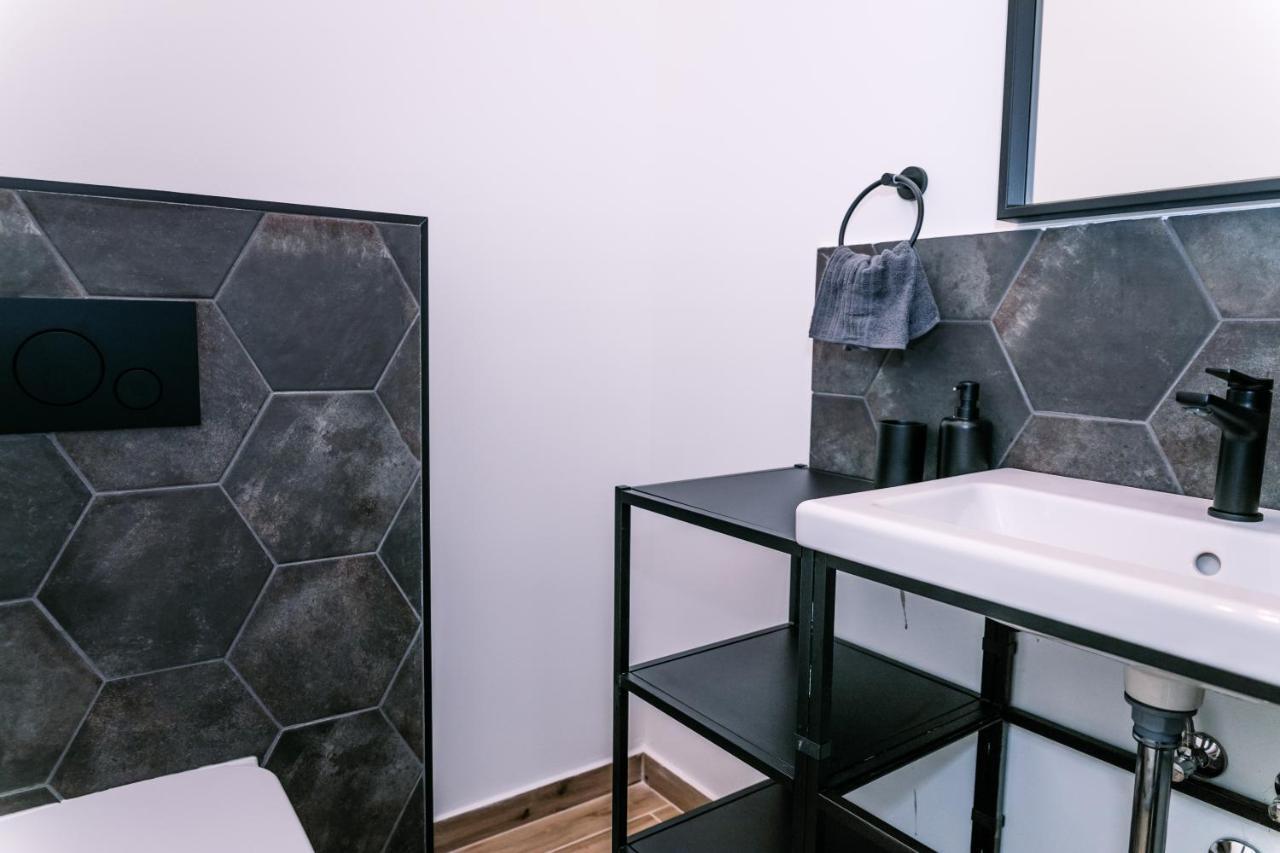 B15 - Wood&Black Apartman Γκιόρ Εξωτερικό φωτογραφία
